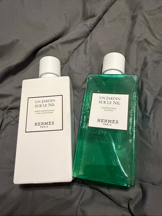 Hermes Other - Hermes Un Jardin Sur Le Nil White and Green Shampoo & Conditioner Bottles New